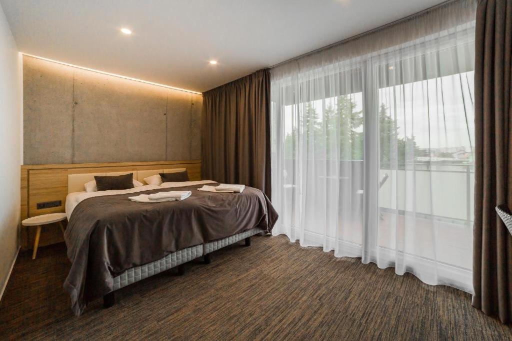 Hotel Dolphin Senec Exterior foto
